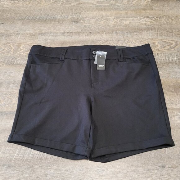 NWT TORRID | Cuffed Bermuda Short Studio Signature | Sz. 26 - Picture 4 of 8